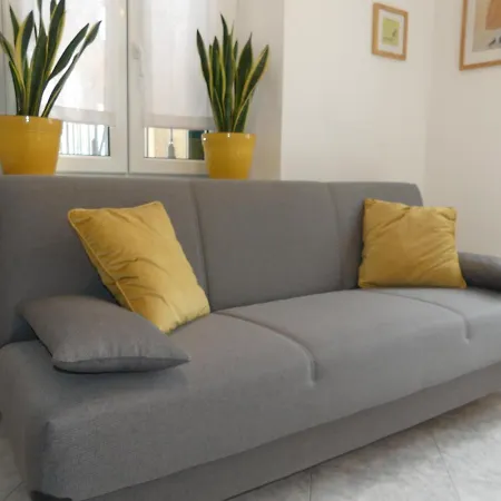Free Wi-fi, Parking & Bike Service Apartment *